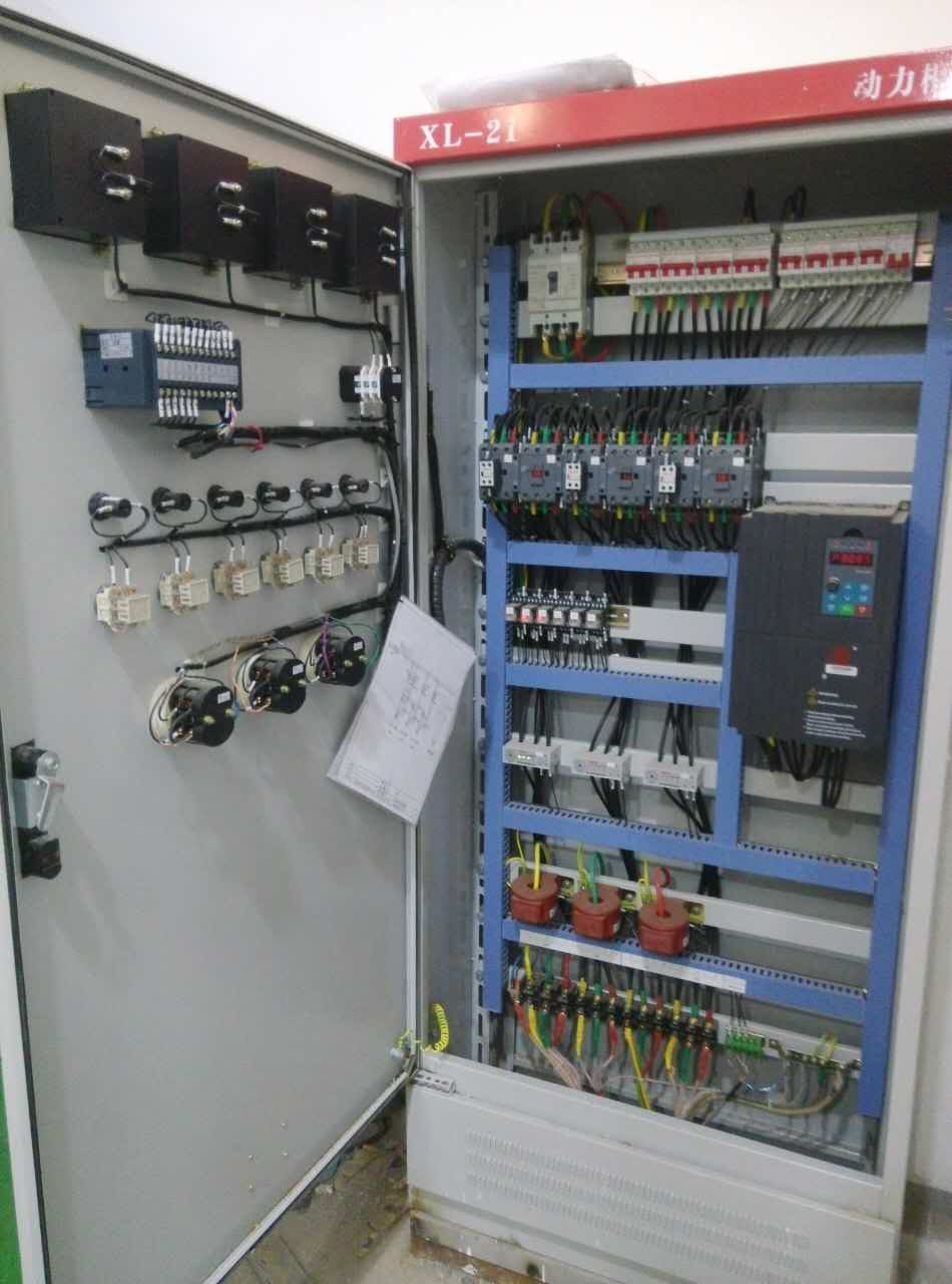 變頻控制柜調(diào)試現(xiàn)場